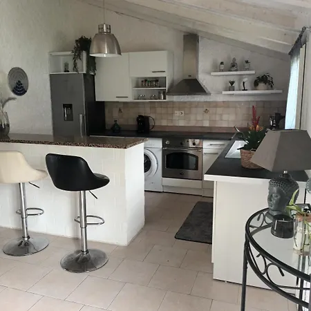 Maison Bord De Villa