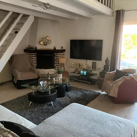 Maison Bord De *